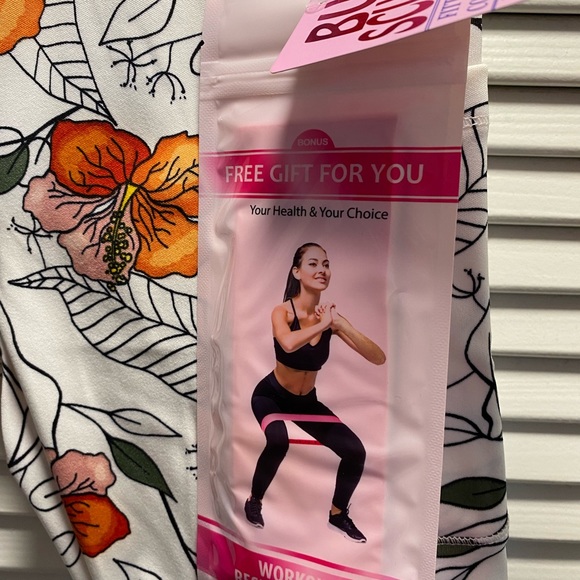 SHOSHO Medium Floral Active Biker Shorts Cell Pocket High Waist - Picture 9 of 10